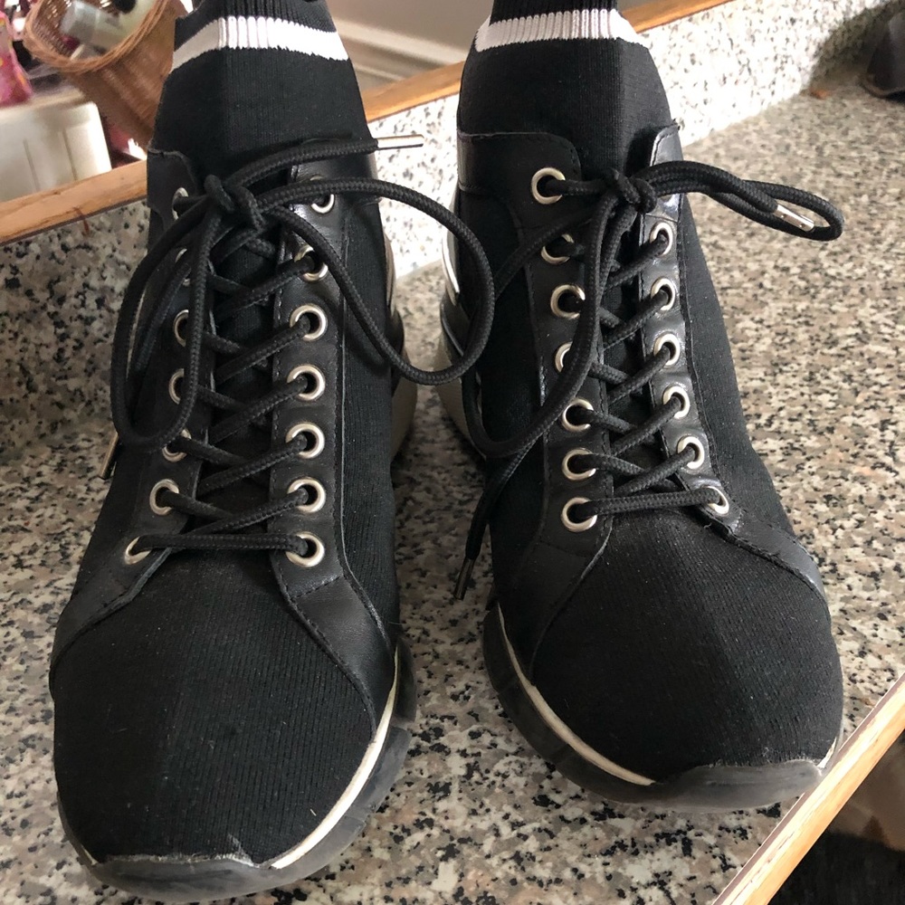 Wishbone ankle boots